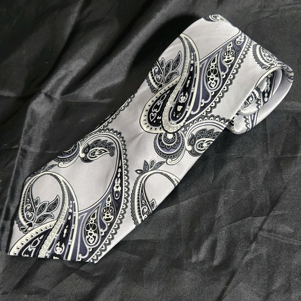 Steve Harvey Boardroom 100% Silk Tie Hand Made Grays Black Paisley